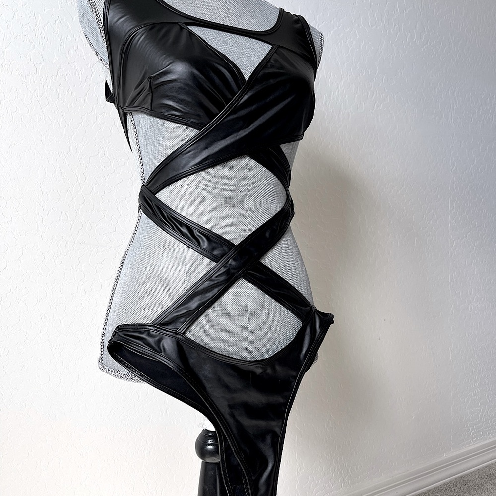 Frederick’s of Hollywood New black faux leather strappy teddy